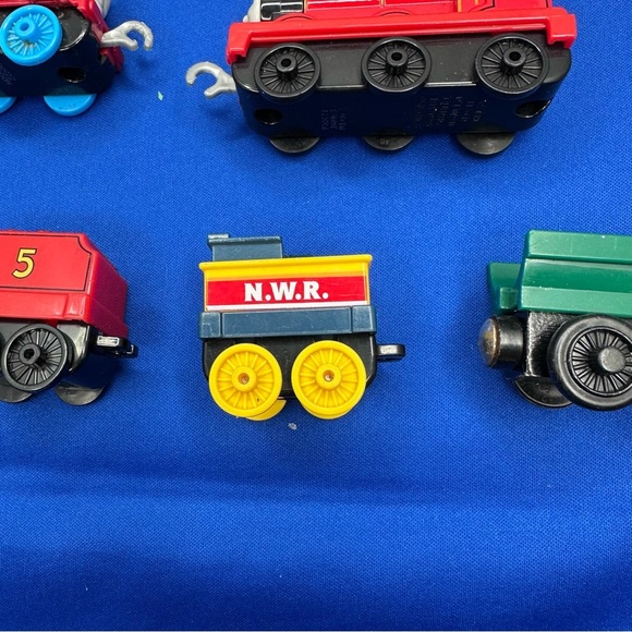 Lots of 13 Thomas & Friends Trains w/ 1 Brio Train - Picture 11 of 12